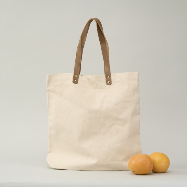 Bolsa de Uso Personal color natural con manillas de cuero 45x45x8 (cm) Alternativa