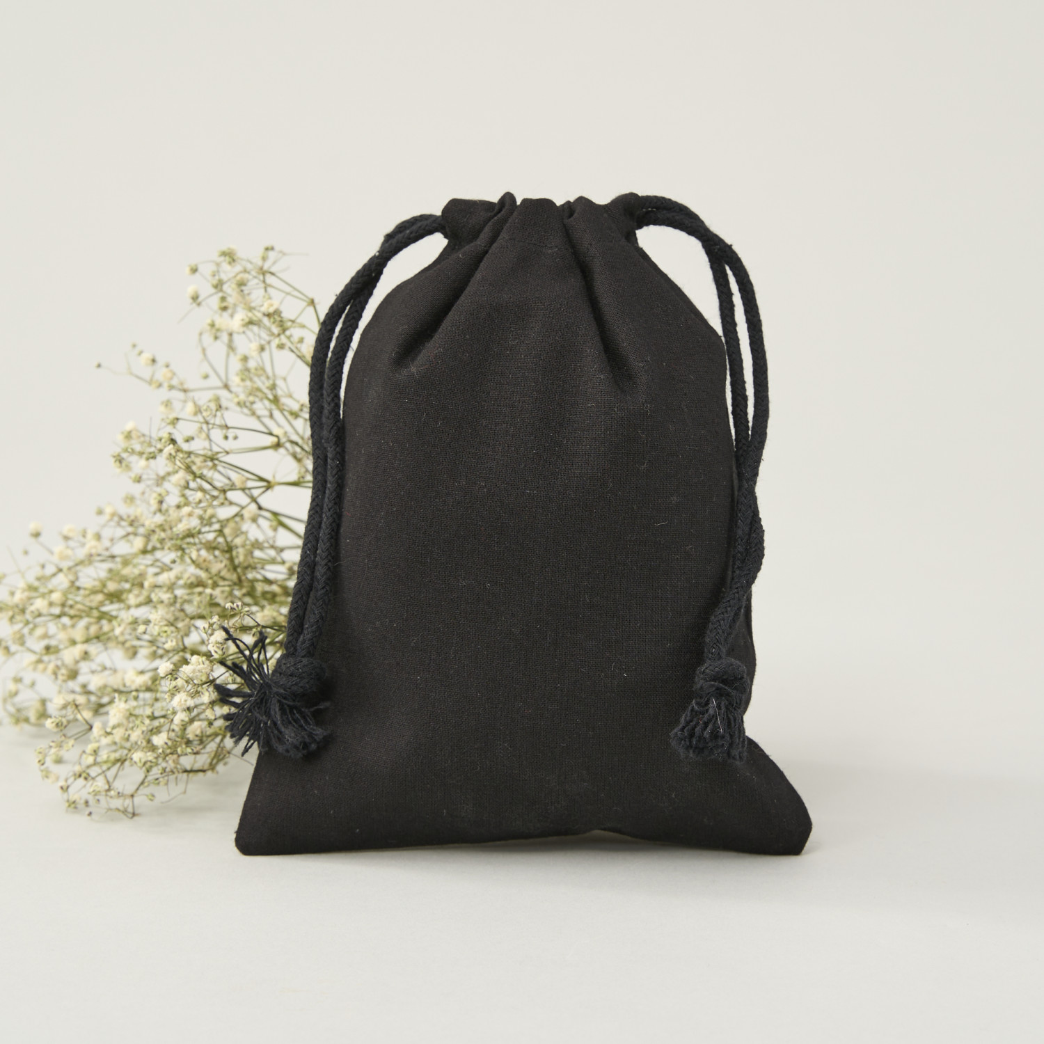 Saquito de algodón negro | 19x14 (cm)