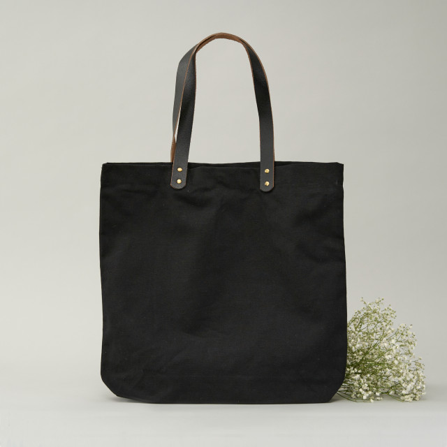 Bolsa de Uso Personal color negro con manillas de cuero 45x45x8 (cm) Alternativa