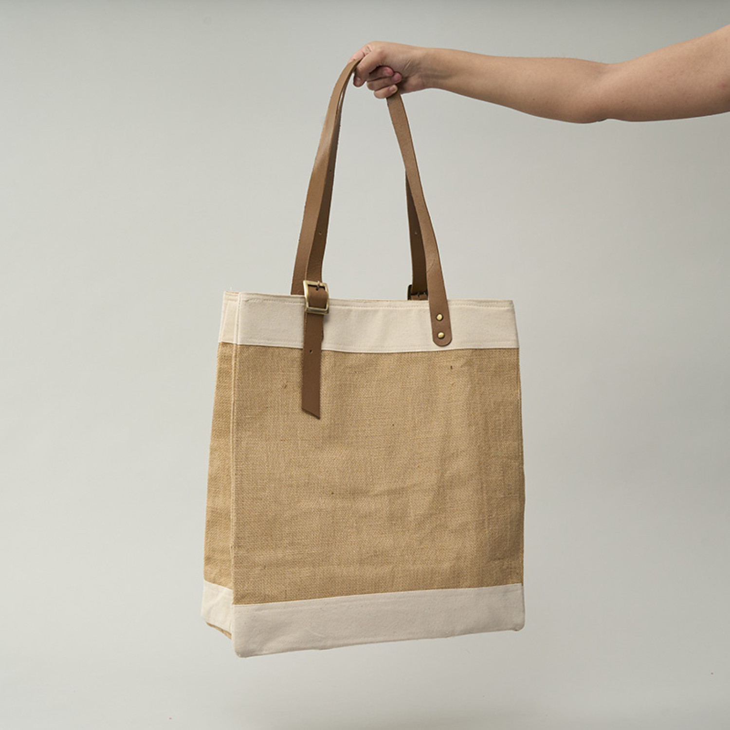 Bolsa de uso personal color natural 42x40x20 (cm)